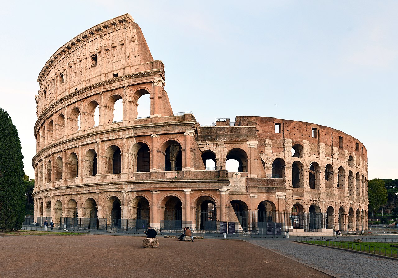 Traffico vicino al Colosseo